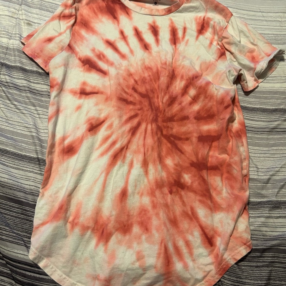 Hollister Red and White Tie-Dye Short Sleeve Tee